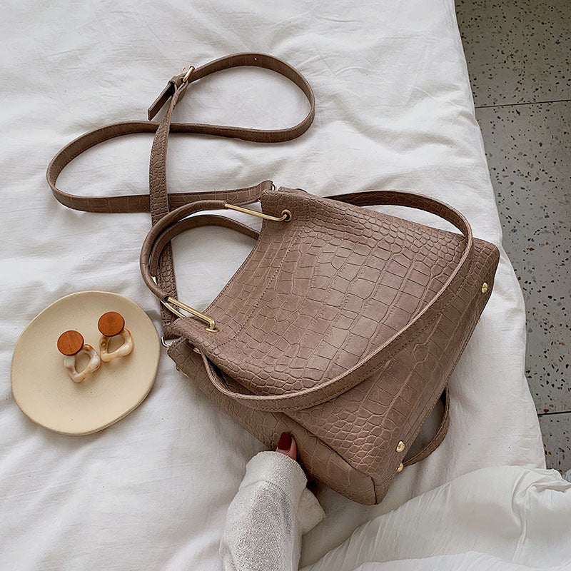 Personalized retro fashion bucket bag